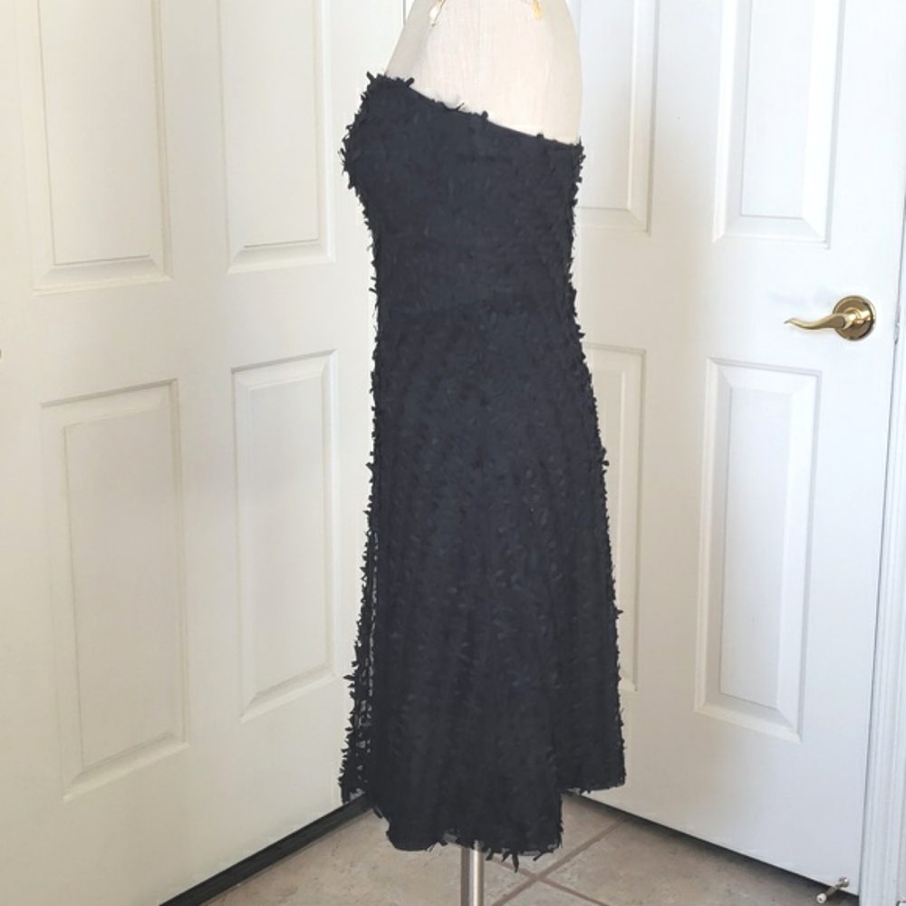 WHBM Black Strapless Dress • Textured Ribbon‑Bow Mesh • Fit & Flare • Size 6 - Picture 4 of 16